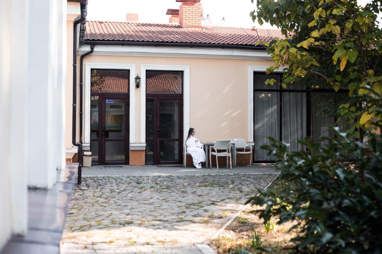 Alex Hotel Odessa Buitenkant foto