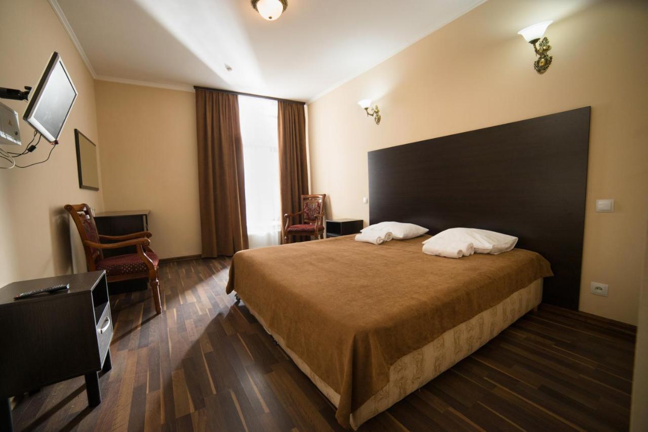 Alex Hotel Odessa Buitenkant foto