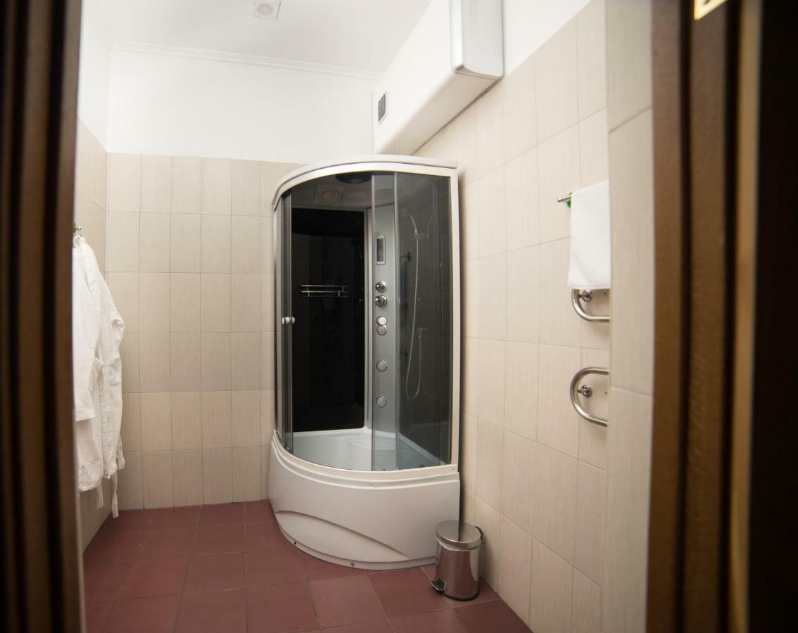 Alex Hotel Odessa Buitenkant foto